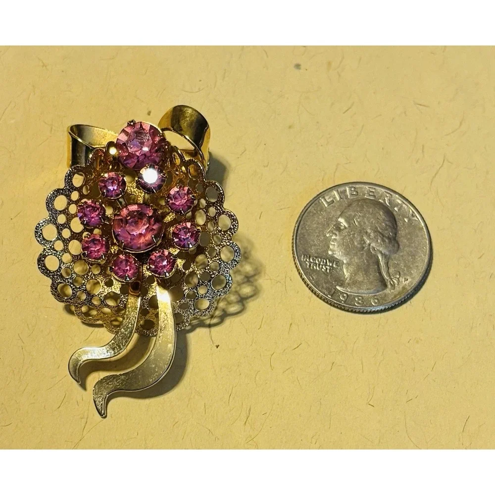 vintage‎ gold-tone flower brooch
